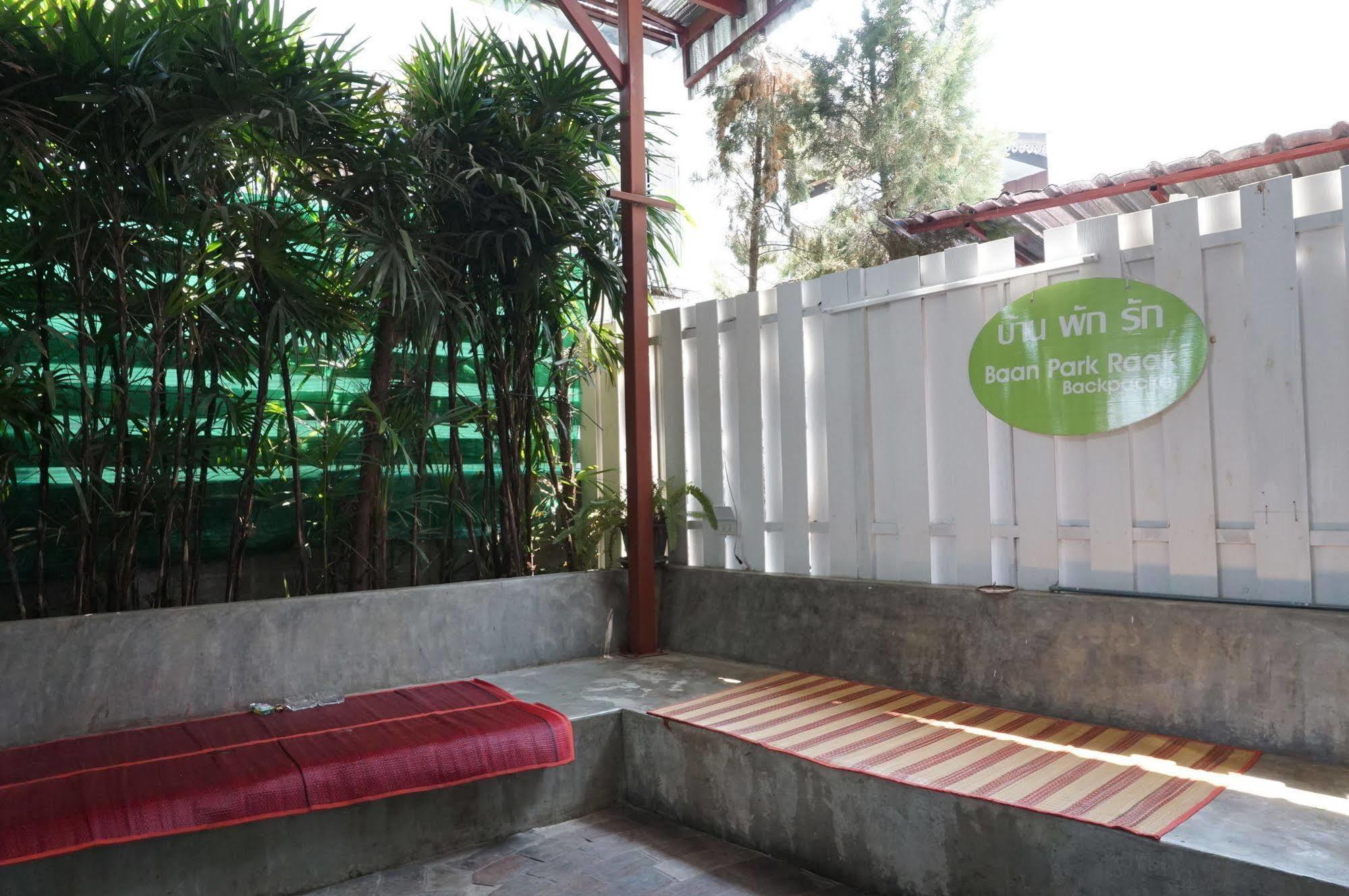 Baan Park Raak Backpacker Hostel Chiang Mai Exterior photo